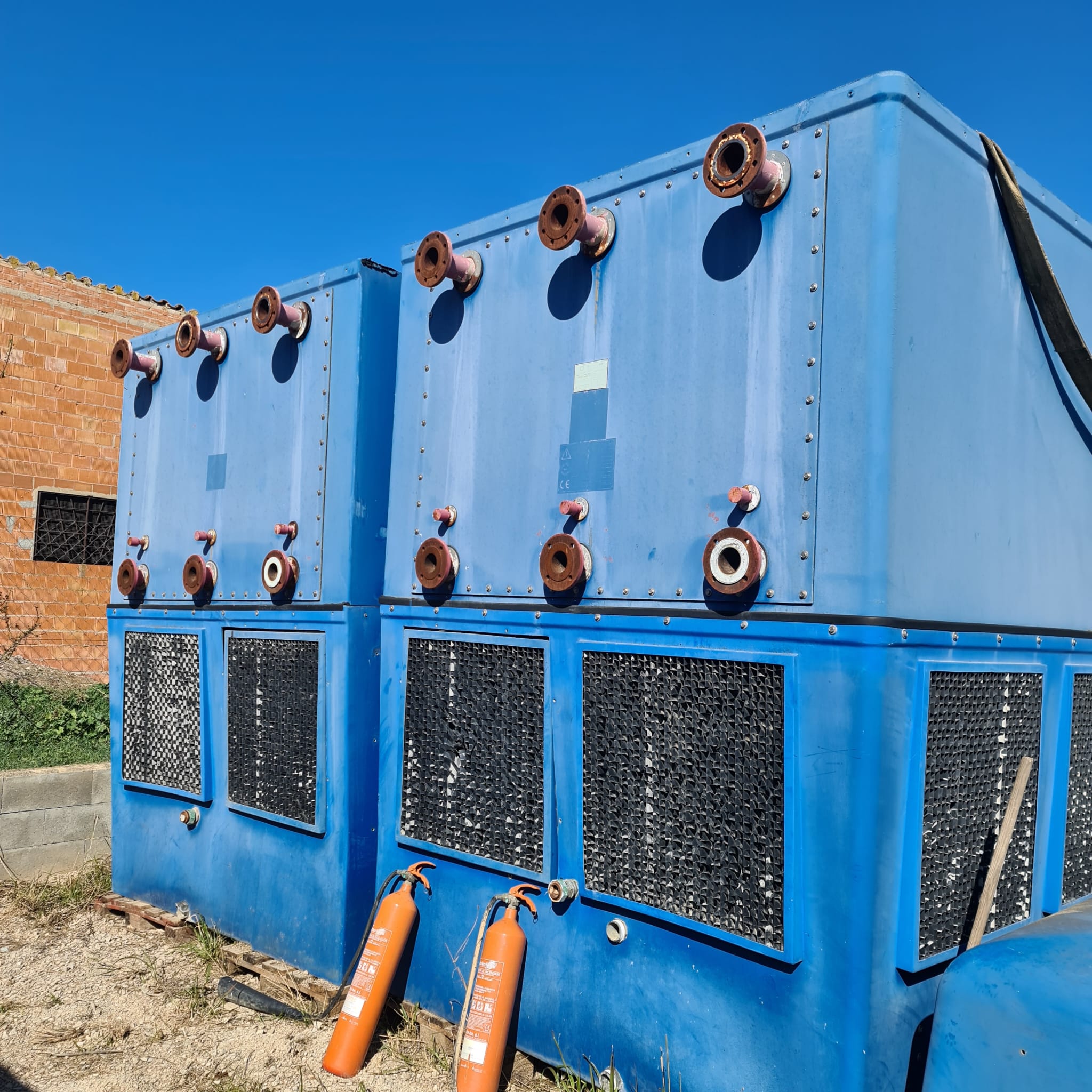Torres de refrigeración de circuito cerrado con serpentín interior de acero galvanizado EWK-E