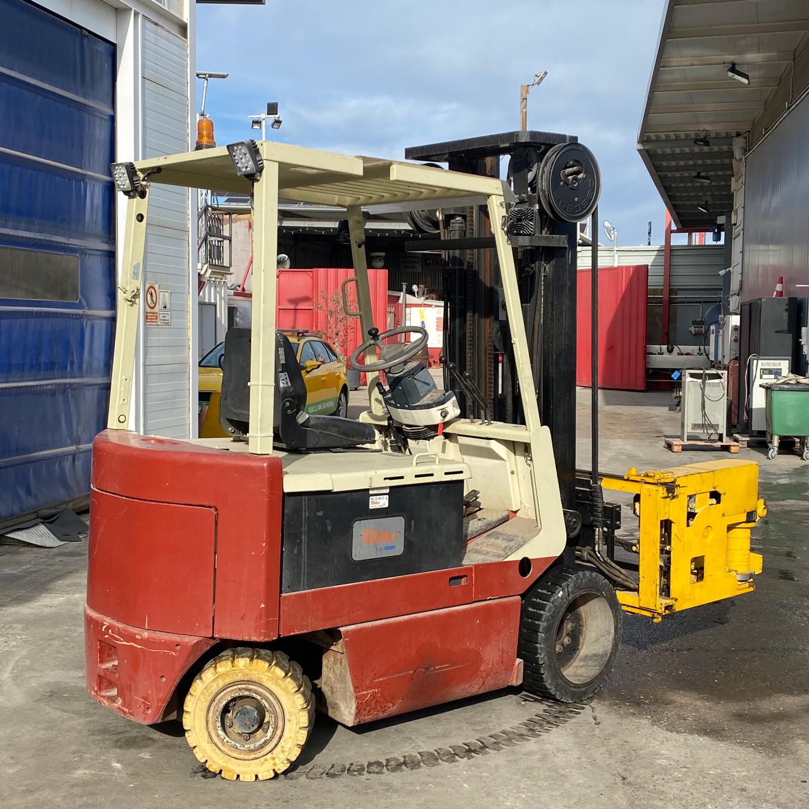 Carretilla elevadora eléctrica Nissan U01L15CU2 – 1500 kg con desplazador de horquillas - Imagen 4