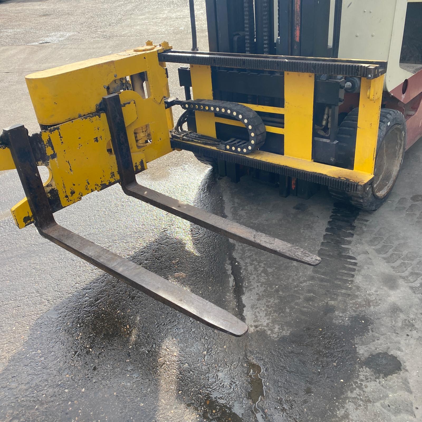 Carretilla elevadora eléctrica Nissan U01L15CU2 – 1500 kg con desplazador de horquillas - Imagen 2