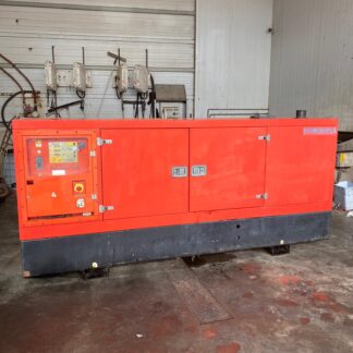 Grupo electrógeno industrial Himoinsa 110 kVA con cuadro de control lateral.