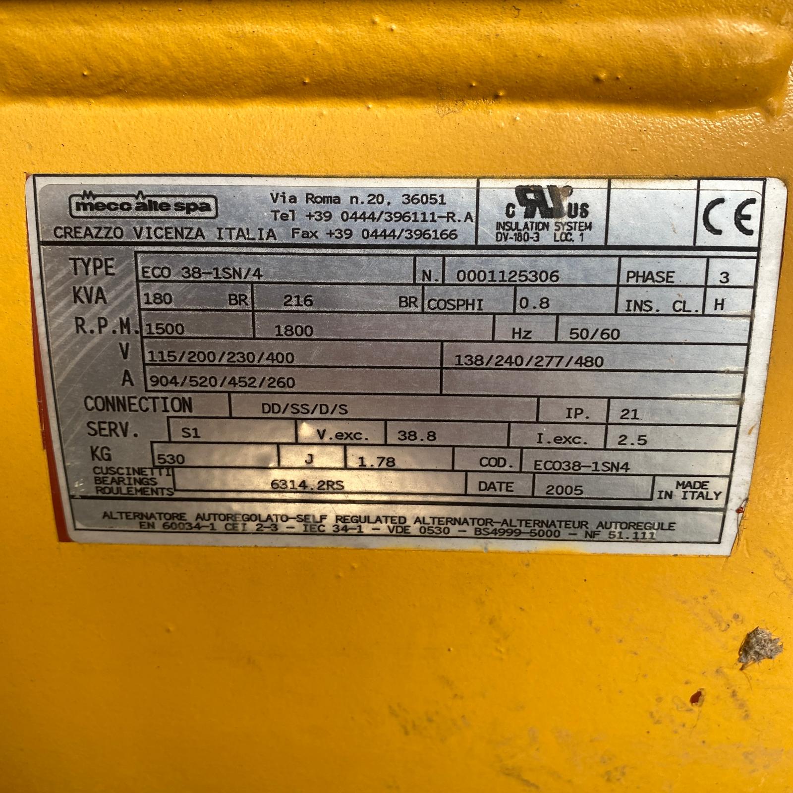Placa del alternador Mecc Alte ECO 38-1SN/4 del grupo electrógeno Genesal 200 kVA.