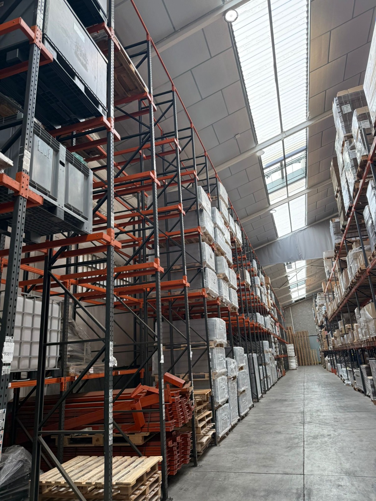 Estantería compacta Drive-in con bastidores metálicos de gran altura