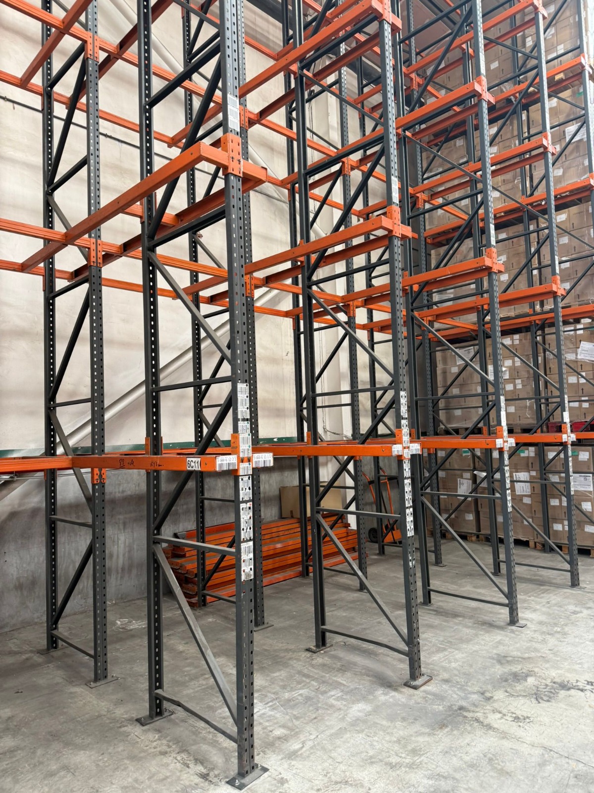 Estantería industrial Drive-in para optimizar espacio en almacenes